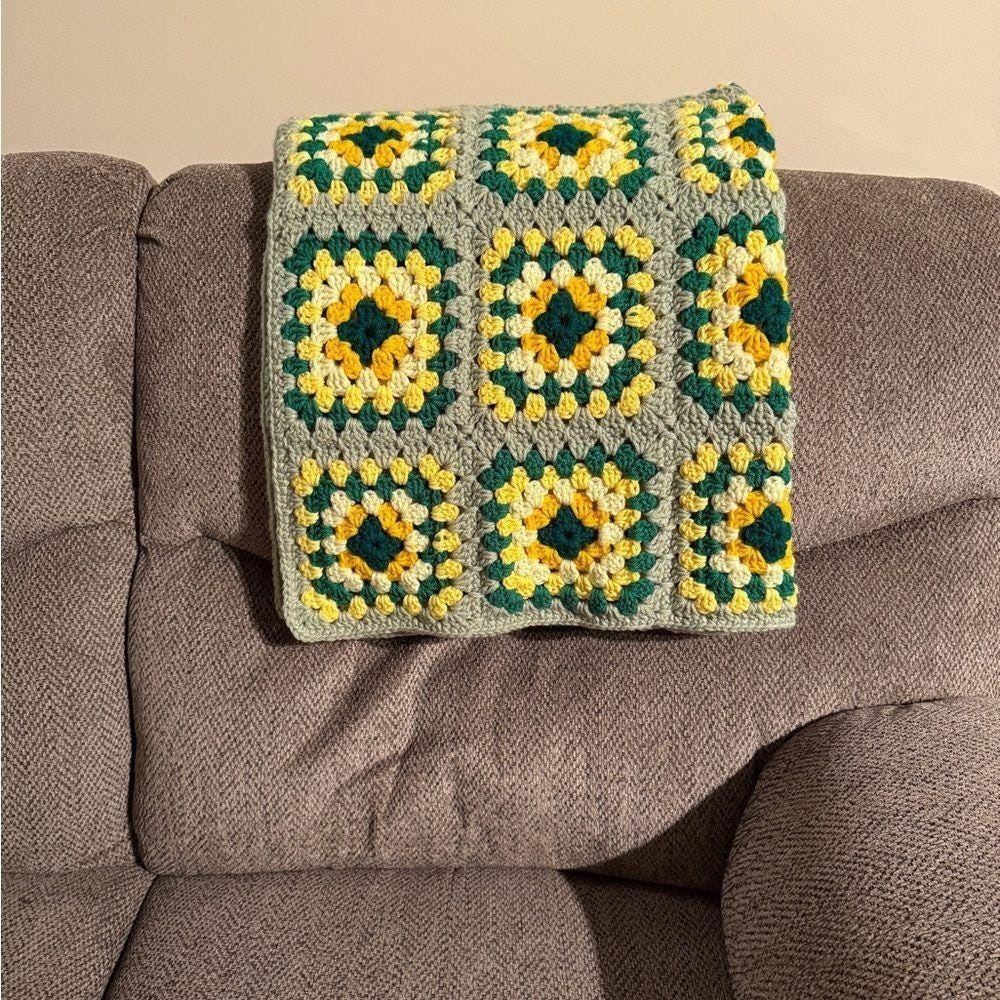 Handmade Afghan Vintage Granny Square Gray Yellow Green Sunflower Throw Blanket - Picture 2 of 4